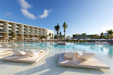 comparing grand palladium resorts.